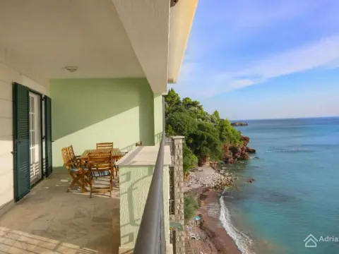 Sale, three bedroom apartment, 90m², Sveti Stefan, Budva