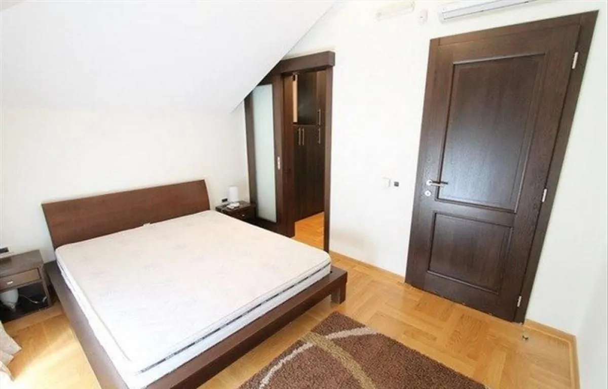 Izdavanje, stan, 200m², Senjak, Beograd