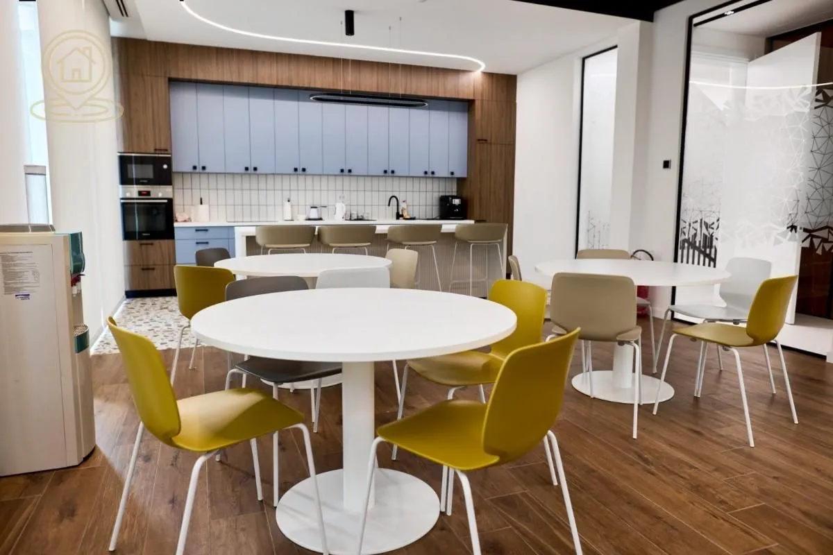 Rent, office space, 570m², Petrovaradin, Novi Sad