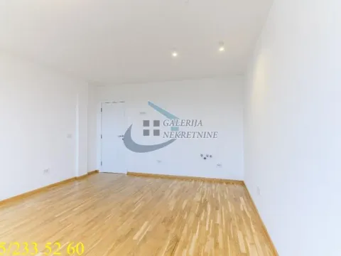 Sale, three bedroom apartment, 61m², Stari Merkator, Novi Beograd Sve Podlokacije - image 2