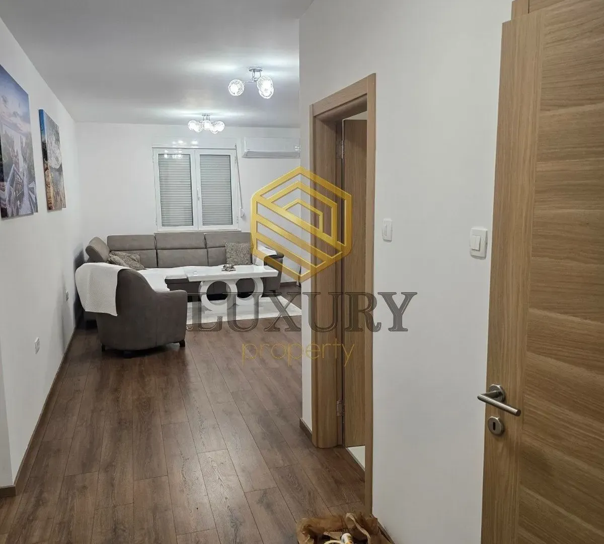 Izdavanje, trosoban stan, 103m², Tološka šuma, Podgorica