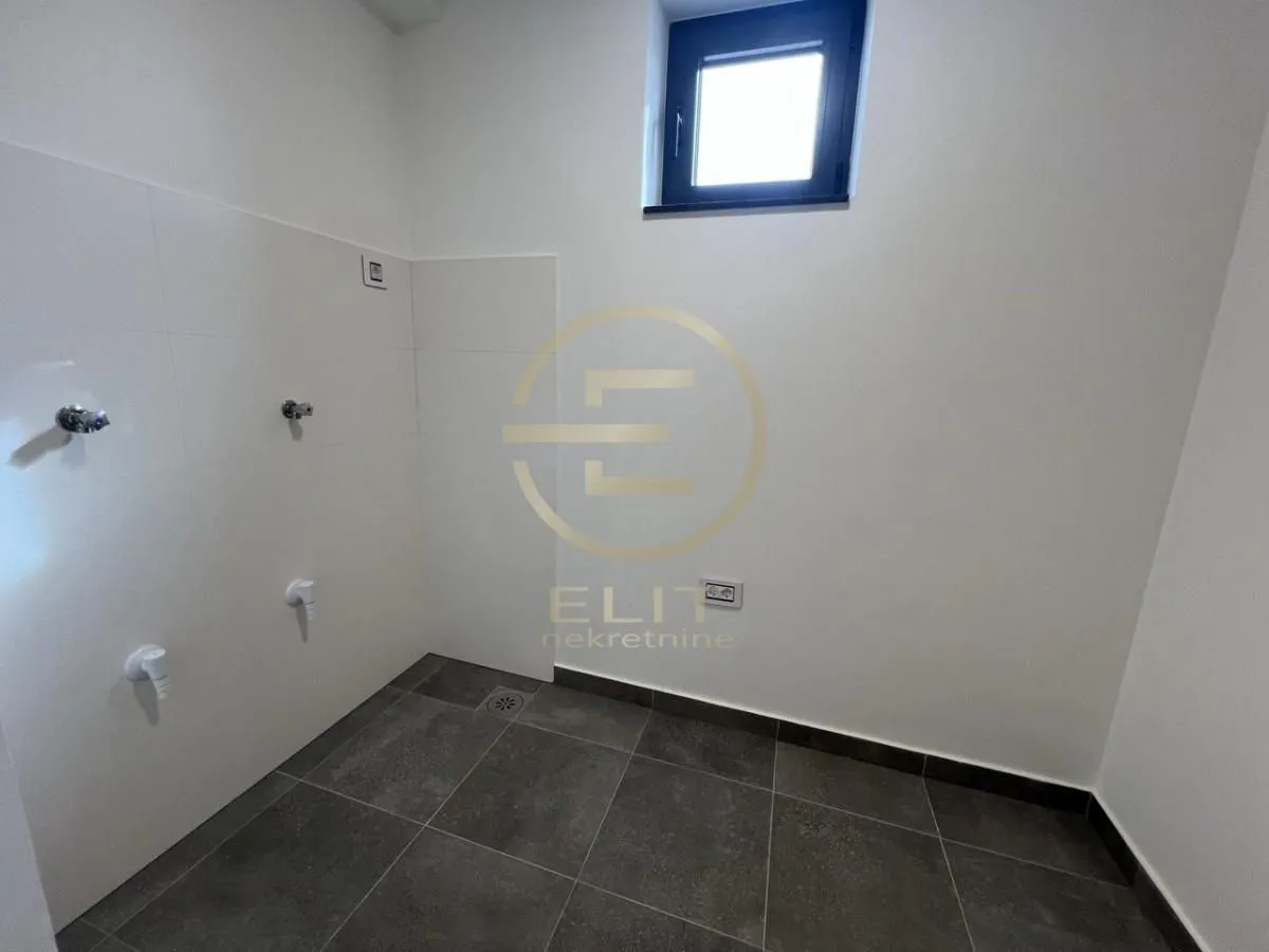 Rent, office space, 181m², Petrovaradin, Novi Sad