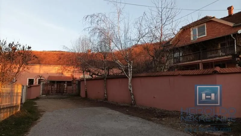 Prodaja, kuća, 500m², Despotovac, Srbija