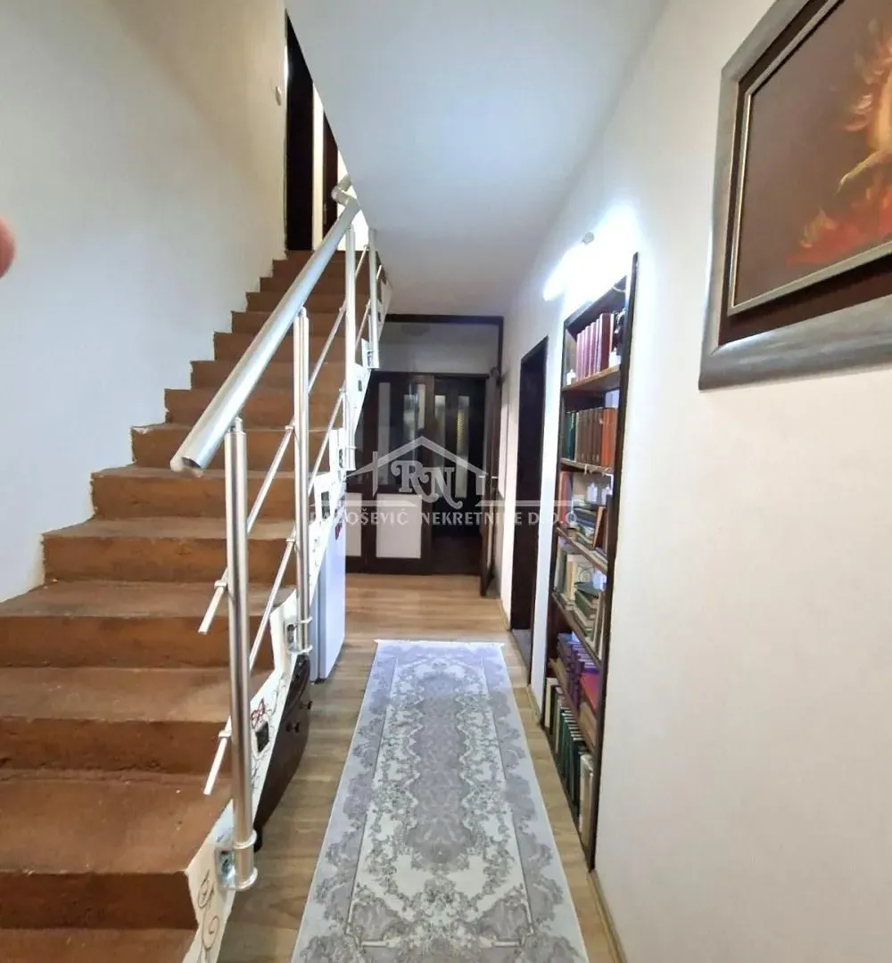 Sale, house, 208m², Voždovac Sve Podlokacije, Beograd