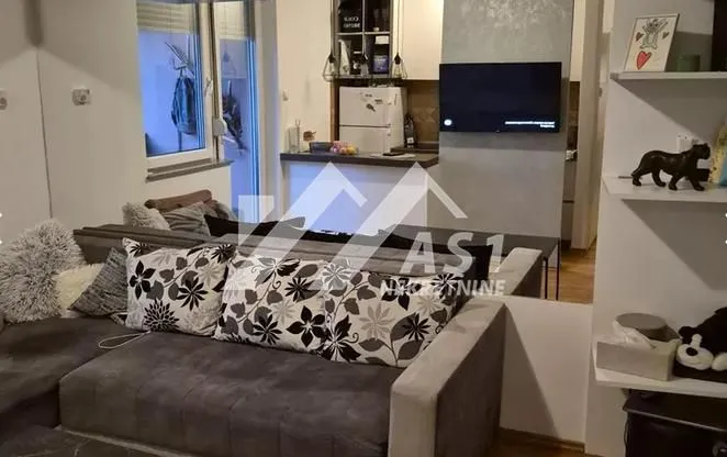 Izdavanje, dvosoban stan, 43m², Grbavica, Novi Sad Sve Podlokacije