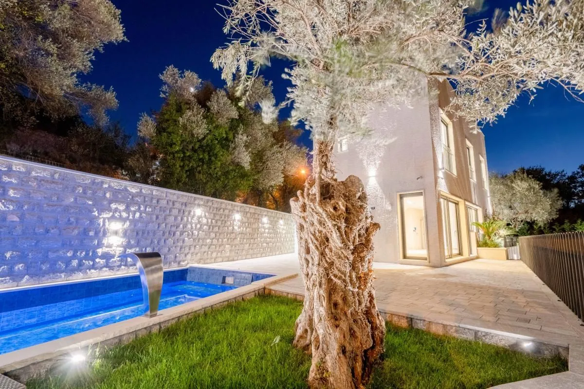 Prodaja, kuća, 240m², Budva, Crna Gora