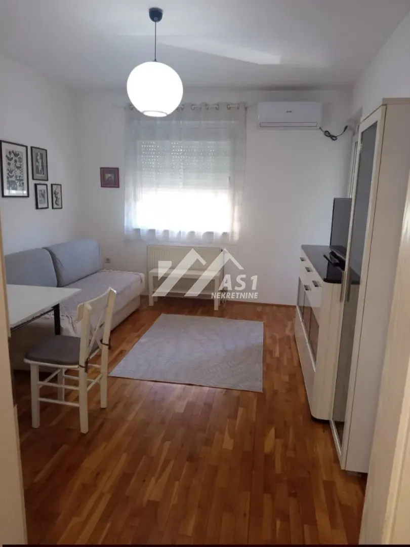 Izdavanje, jednosoban stan, 34m², Bulevar Evrope, Novi Sad Sve Podlokacije