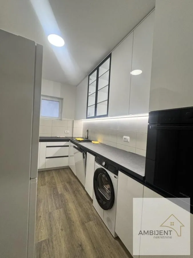 Izdavanje, četvorosoban stan, 88m², Novi Banovci, Stara Pazova