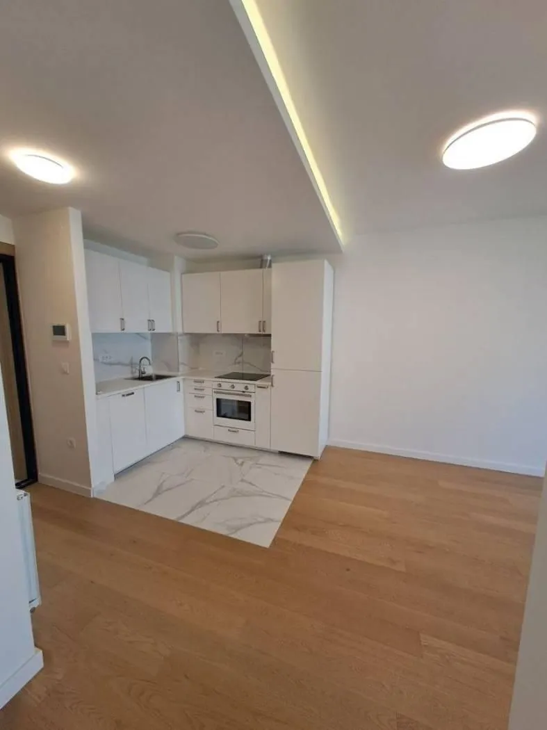 Izdavanje, dvosoban stan, 44m², Autokomanda, Voždovac Sve Podlokacije