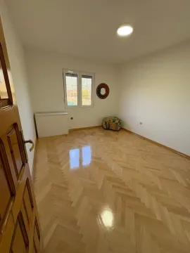 Izdavanje, kuća, 350m², Zlatica, Podgorica - image 9