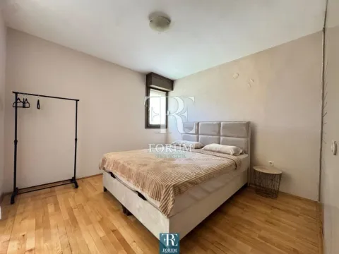 Izdavanje, dvosoban stan, 80m², Blok 5, Podgorica - image 9