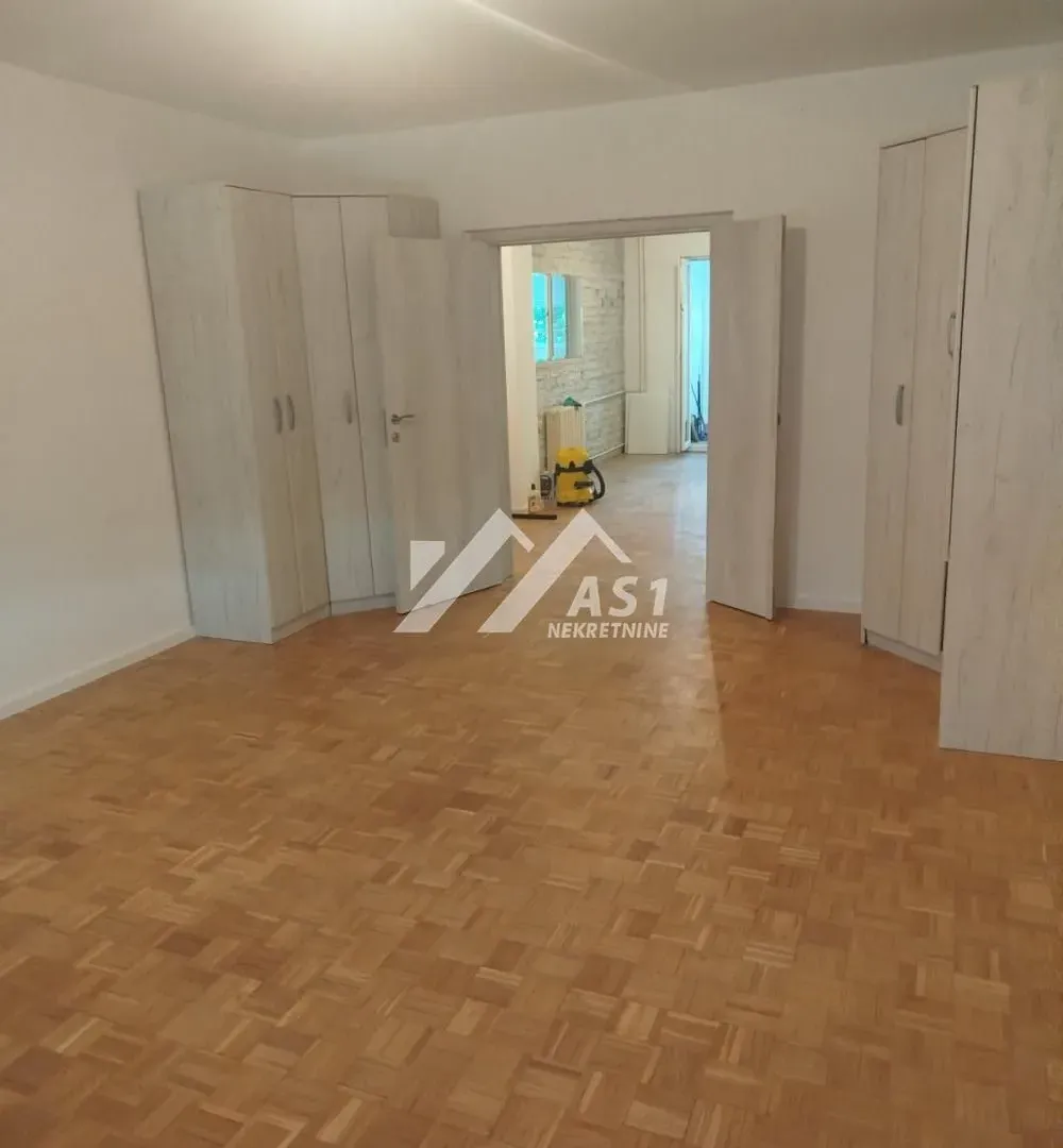 Daily-rent, three bedroom apartment, 92m², Banatić, Novi Sad Sve Podlokacije