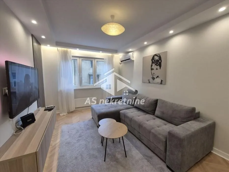 Izdavanje, dvosoban stan, 55m², Đeram Pijaca, Beograd