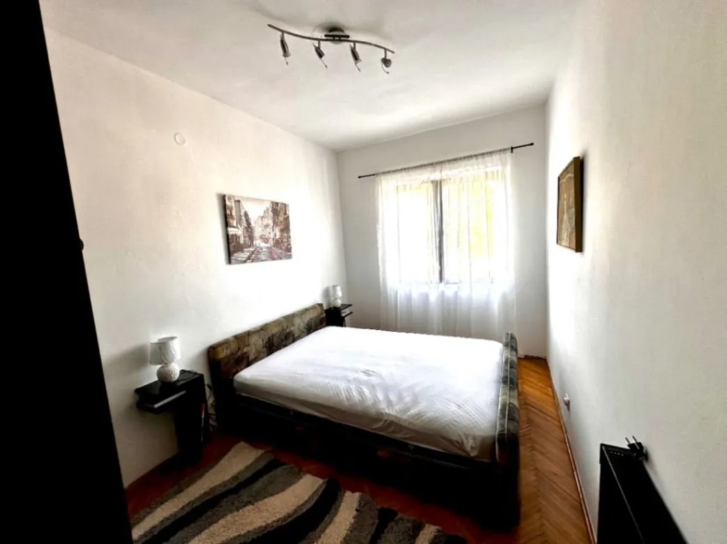 Izdavanje, trosoban stan, 80m², Cetinje, Crna Gora