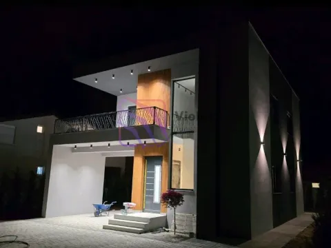 Sale, four bedroom apartment, 202m², Tološi, Podgorica - image 3