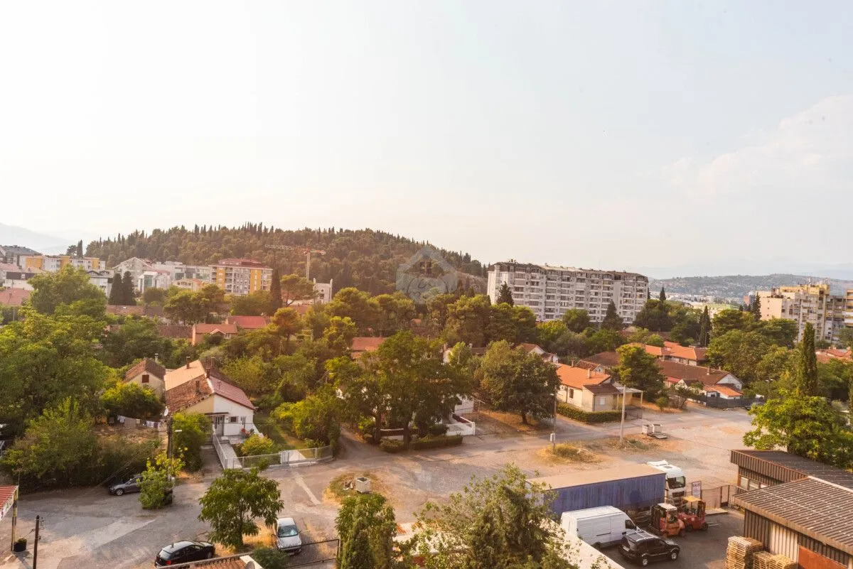Prodaja, trosoban stan, 195m², Pobrežje, Podgorica