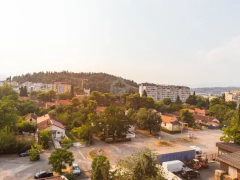 Prodaja, trosoban stan, 195m², Pobrežje, Podgorica - image 13