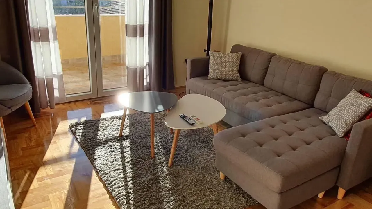 Izdavanje, jednosoban stan, 50m², Mainski Put, Budva