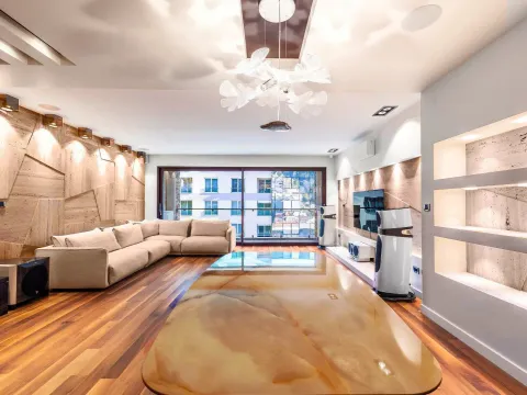 Prodaja, trosoban stan, 308m², Centar, Budva