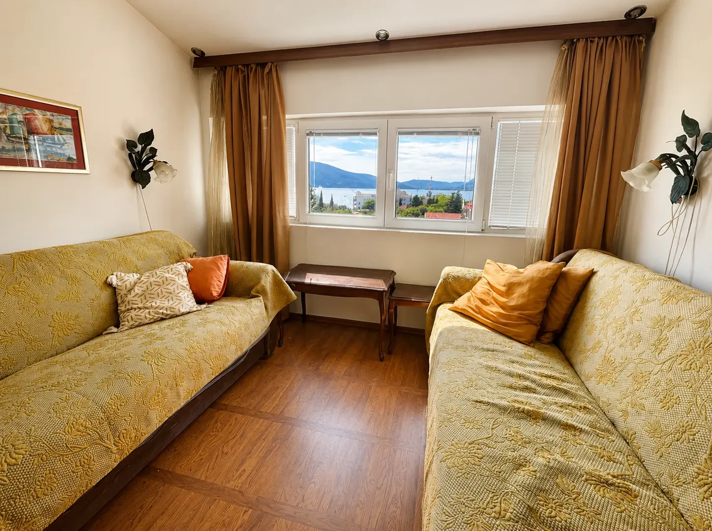 Izdavanje, jednosoban stan, 75m², Centar, Tivat