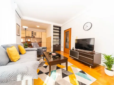 Izdavanje, jednosoban stan, 55m², Momišići, Podgorica - image 3