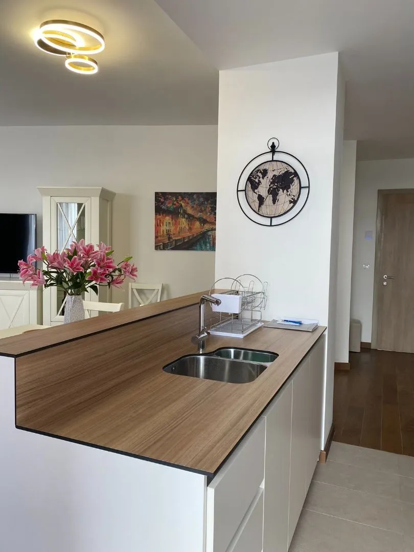 Izdavanje, trosoban stan, 121m², Savski Venac, Beograd