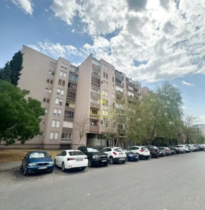 Prodaja, trosoban stan, 96m², Blok 6, Podgorica