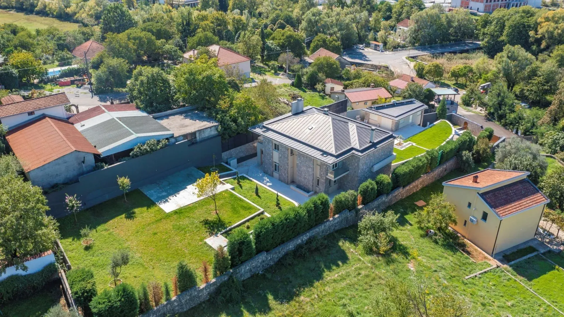 Sale, house, 492m², Mareza, Podgorica