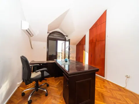 Izdavanje, poslovni prostor, 270m², Gorica C, Podgorica - image 18