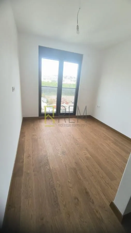 Prodaja, trosoban stan, 110m², Tološka šuma, Podgorica