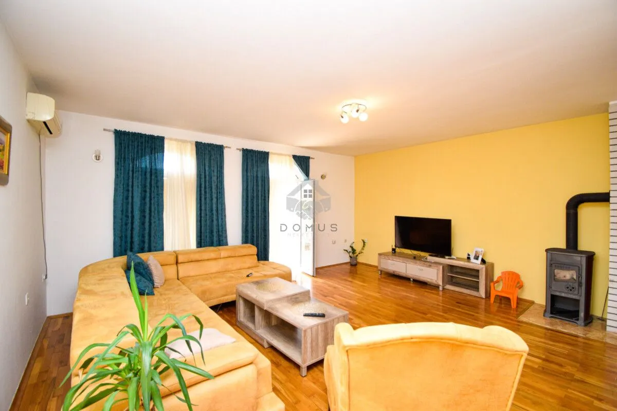 Rent, four bedroom apartment, 180m², Tološi, Podgorica