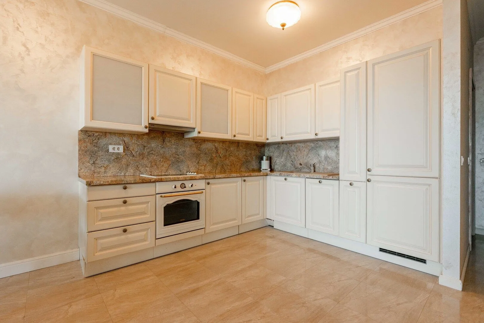 Prodaja, trosoban stan, 115m², Bečići, Budva
