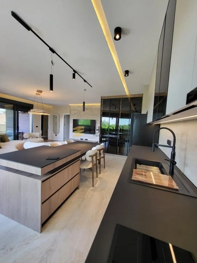 Izdavanje, trosoban stan, 82m², Olimp, Zvezdara Sve Podlokacije