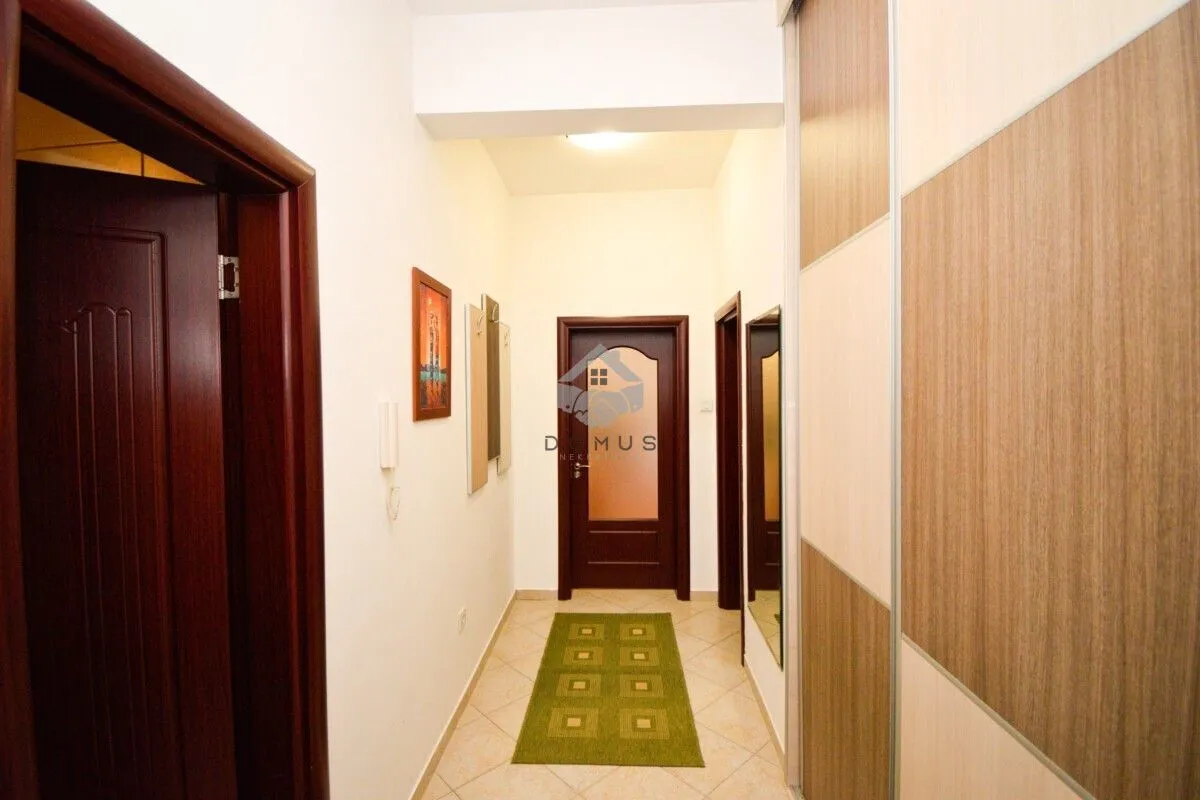 Prodaja, jednosoban stan, 57m², Krivi Most, Podgorica
