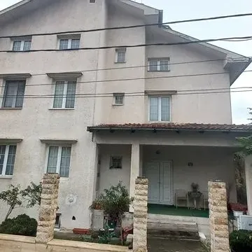 Kuća in Voždovac Sve Podlokacije