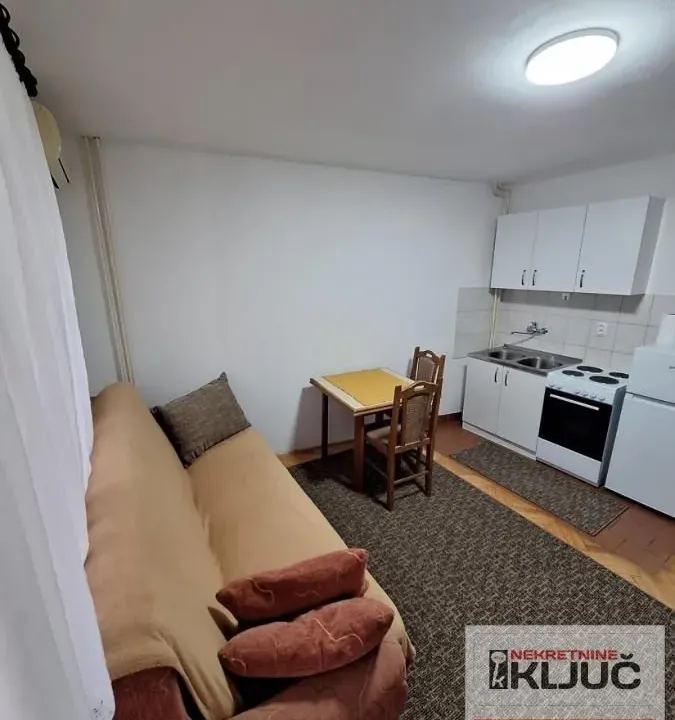 Izdavanje, garsonjera, 25m², Grbavica, Novi Sad Sve Podlokacije