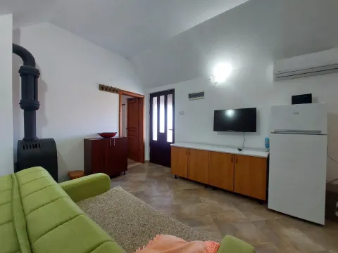 Rent, one bedroom apartment, 50m², Radanovići, Kotor - image 2