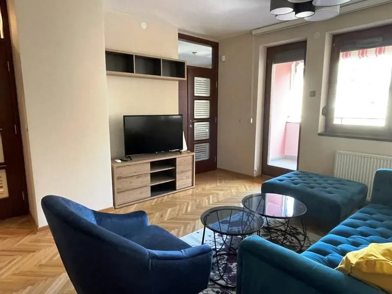 Izdavanje, trosoban stan, 85m², Medicinski fakultet, Niš
