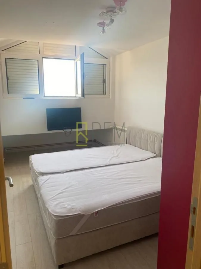 Izdavanje, trosoban stan, 125m², Vranići, Podgorica