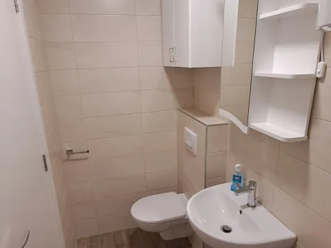 Izdavanje, dvosoban stan, 65m², Zagorič, Podgorica - image 19