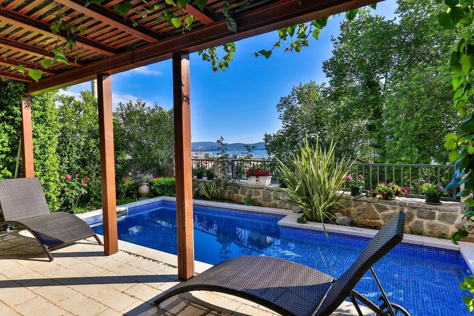Prodaja, kuća, 580m², Donja Lastva, Tivat