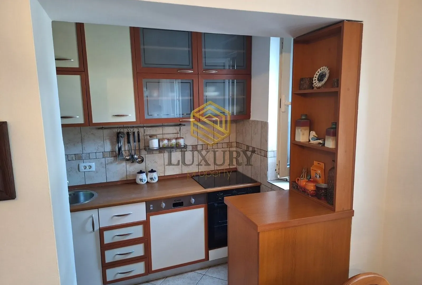 Izdavanje, dvosoban stan, 68m², Centar, Podgorica