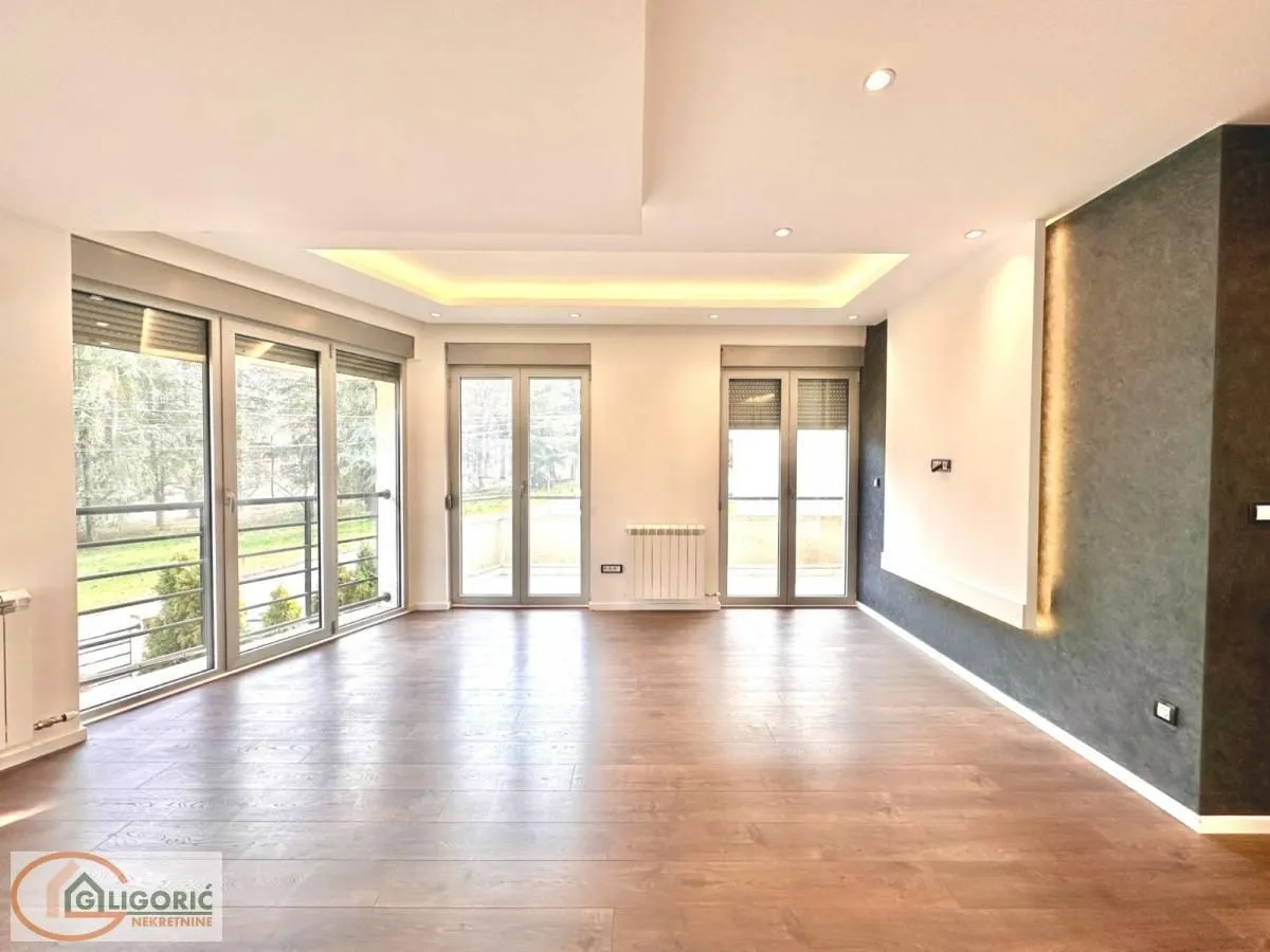 Izdavanje, kuća, 195m², Banovo Brdo, Beograd