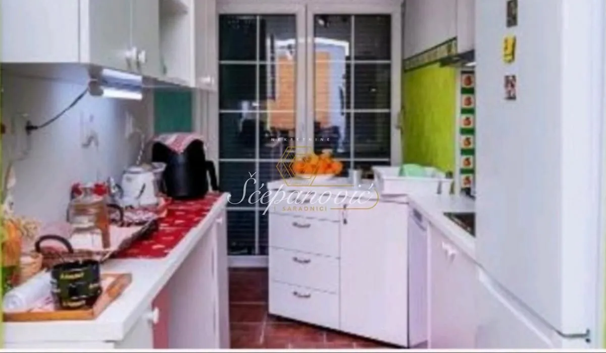 Prodaja, trosoban stan, 61m², Centar, Novi Sad