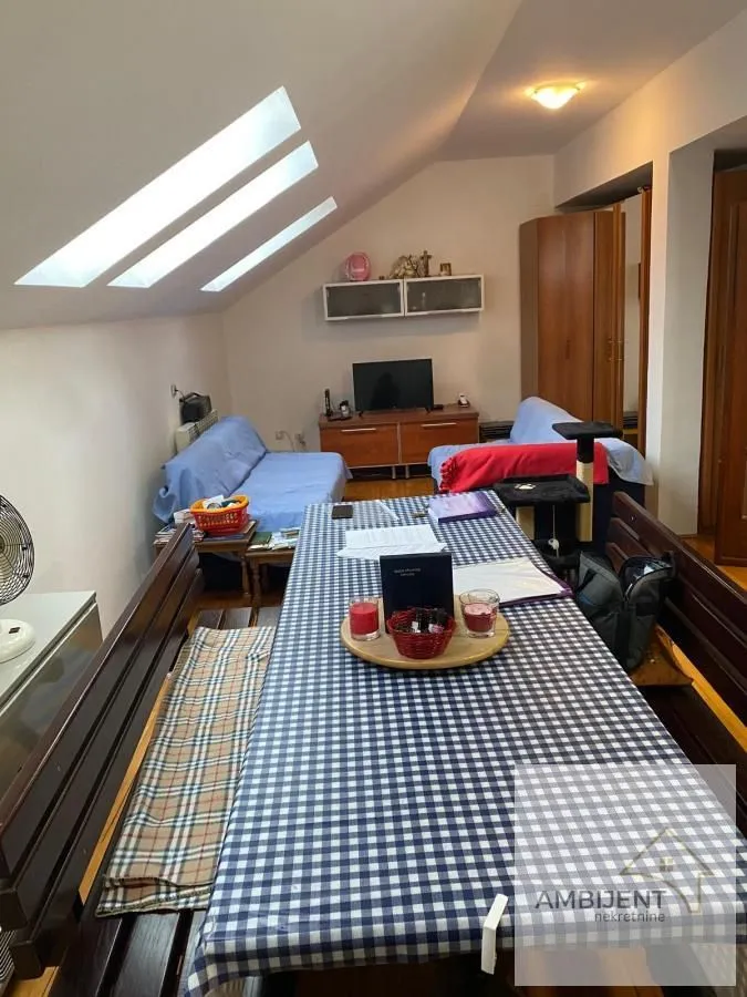 Prodaja, četvorosoban stan, 104m², Zemun Centar, Zemun Sve Podlokacije