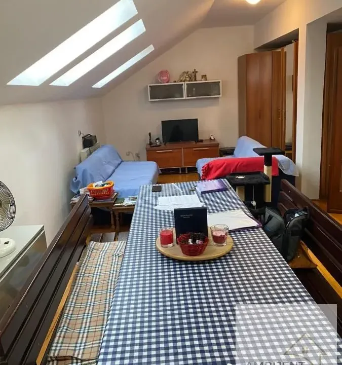 Sale, four bedroom apartment, 104m², Zemun Centar, Zemun Sve Podlokacije