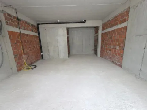 Izdavanje, poslovni prostor, 43m², Pobrežje, Podgorica - image 8