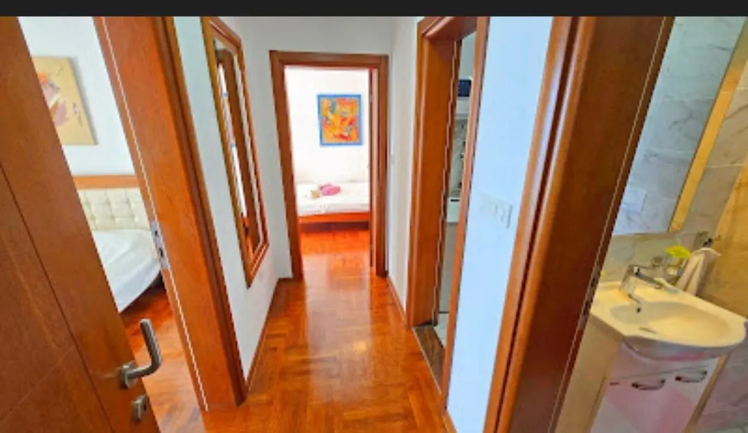 Izdavanje, dvosoban stan, 60m², Njivice, Herceg Novi
