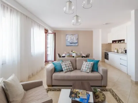 Sale, one bedroom apartment, 72m², Bečići, Budva - image 6