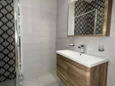 Prodaja, dvosoban stan, 70m², Bečići, Budva - image 11